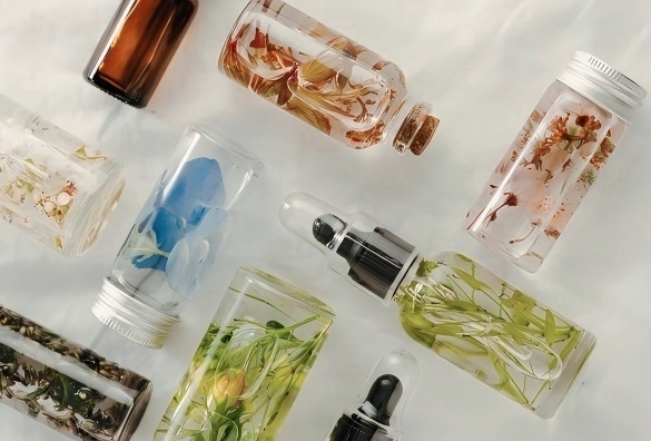 fragrance allergen labeling cosmetics, US FDA cosmetic labeling, cosmetic ingredient safety, MoCRA cosmetics, fragrance compliance cosmetics, cosmetic regulatory compliance, US FDA consultancy, XPRO America, 82 fragrance allergens list PDF, Fragrance allergen labeling cosmetics pdf, Fragrance allergen labeling cosmetics list, List of 82 fragrance allergens, EU fragrance allergens 2023, Fragrance allergen labeling requirements, EU cosmetic allergen list, Fda fragrance allergen list, What are the 26 fragrance allergens?, What needs to be listed on a fragrance according to the FDA?, How to identify PFAS in cosmetics?, What fragrance allergens are banned?, Do fragrances contain PFAS?, What are the 4 categories of fragrance?, What are the FDA cosmetic labeling guidelines?, What is the 50 30 20 rule for perfume?